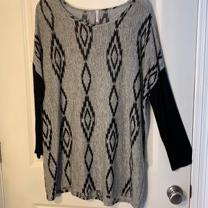 Gray & black long sleeved tunic